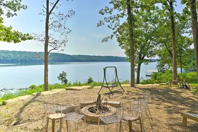 Image de Lakeside Bull Shoals Lake Cabin w / Deck + Vues!