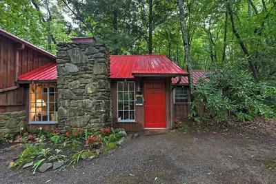 Image de Serene Creekside Cottage près d'Asheville w / Fire Pit