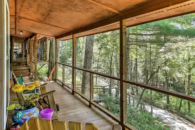 Image de Lakefront Mountain Rest Cottage w / foyer au gaz!