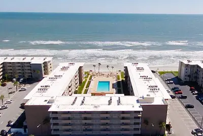 Image de Vue sur l'océan! Pas de route sur la plage à New Smyrna Beach!