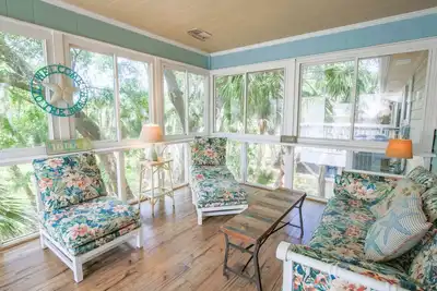 Image de 7 min à pied du meilleur point d'accès sur la plage! Profitez des vues incroyables depuis le solarium.