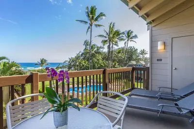 Image de Kaha Lani Resort # 311, vue sur l'océan et le lever du soleil, à quelques pas de la plage de sable