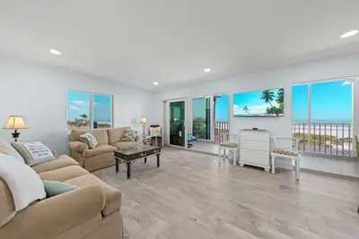 Image de Sanibel Surfside # 111: Unité de coin Direct Gulf-Front 2 Lanais 2br avec lit K & Q