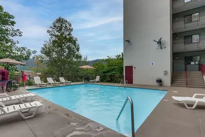 Image de Condo central Bear-Sighting | Marchez jusqu'Ă Dt Gatlinburg!