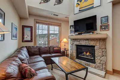 Image de Étapes de Main St Breckenridge, montagne et remontées mécaniques. Spa privatif avec vue!