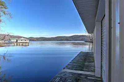 Image de 'Paradise Cove' Lakeside Guntersville Cabine w / Patio!