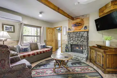 Image de 'Bear Den' Sevierville Home avec patio et salle de jeux!
