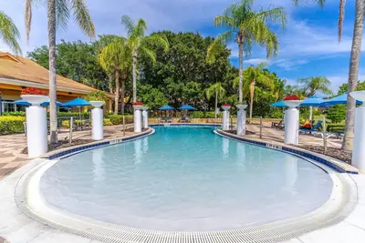 Image de Star Wars Disney maintenant ouvert, réservez maintenant! Grande unité d'extrémité, vue sur le lac, à côté du club house.