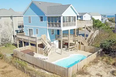 Image de 4 Br. Oceanside avec piscine, bain à remous, animaux acceptés et courte promenade à la plage!