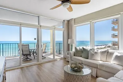 Image de Ce point de vue! Enregistrement sur place, chaises de plage gratuites, Hear the Waves Crash