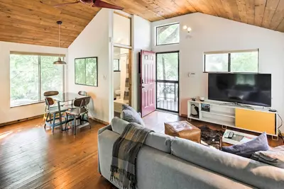 Image de Bungalow studio chic dans le quartier branché d'East Austin!