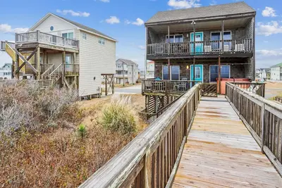 Image de Oceanfront Populaire W / Grandes Vues, 4 Chambres, Baignoire, Wifi Et Dune-Top Pont