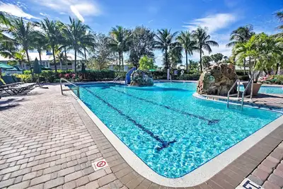 Image de Condo à Naples avec vue sur le golf et équipements de style complexe!