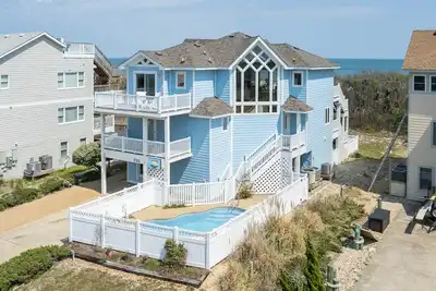 Image de C0611 tout va bien. Oceanfront, piscine, bain à remous, salle de billard, linge de maison, WiFi!