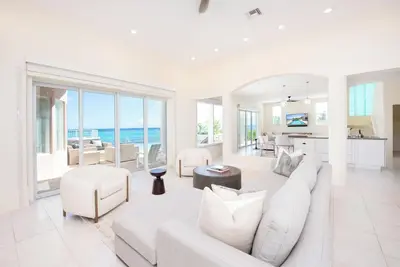 Image de Kai Vista: Villa face à la mer avec piscine à débordement, jacuzzi et terrasse en bord de mer