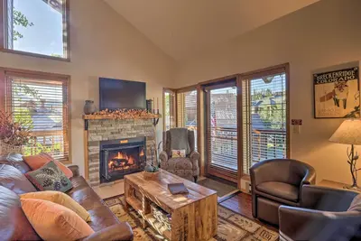 Image de Ski-In / Ski-Out Breck Condo w / balcon enveloppant!