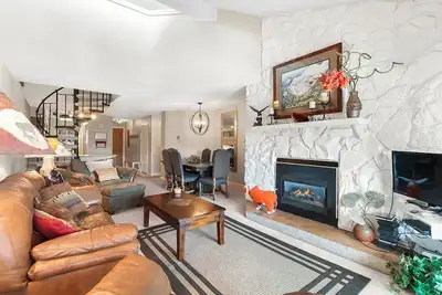 Image de Condo au centre-ville de Breckenridge, vues magnifiques, garage!