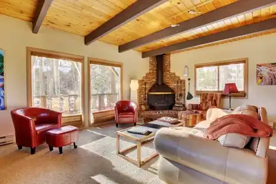 3br Maison Breck w / Deck, Mtn. Vues et emplacement imbattable!