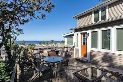 Image de Happe House Apt: 5 Br House w / vue dégagée sur le lac Michigan (12 personnes)