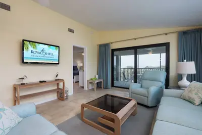 Image de Gulf View Two Bedroom, Top Floor Condo - Sandpiper Beach 106