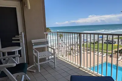 Image de Mignon 2/2! Complexe Oceanfront direct sur la plage No Drive Beach de Nsb!