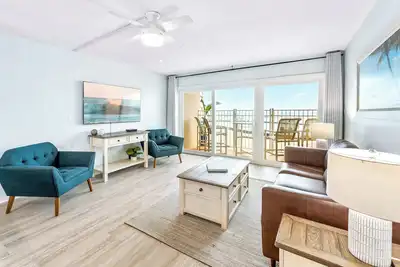 Image de Parfait pour les familles - Patio au bord de la piscine directement face à l'océan