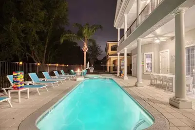 Image de Grand Luxury Pool Villa 6 Miles à Disney! Mises à niveau et salle de jeux!