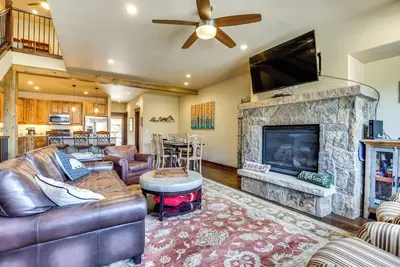 Image de Keystone Townhome w / Deck - Près de l’arrêt de la navette!