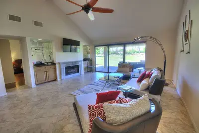 Image de Beau condo modernisé avec des vues pittoresques de La Quinta