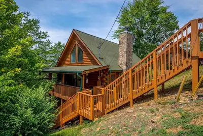 Image de Sevierville Cabin w / Deck & Hot Tub-10 Min à Dt!