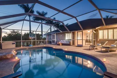 Image de Casa Botanica: Un paradis tropical au coeur de Naples - 4 chambres / 2. 5 salles de bains avec piscine