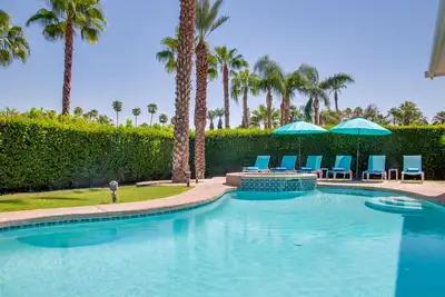 Image de Lions Gate Estate - Maison fermée et fermée. 4 Master Suites. Marcher en ville