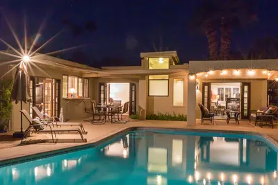 Image de Reeves Garden House - Maison à prix abordable avec piscine. Pedigree de célébrité!