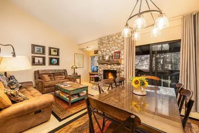 Image de Sarrasin 1823: Loft 2Br + - Les trembles - Design occidental rénové - À quelques pas de la navette de ski