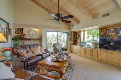 Spacieux Rancho Mirage Condo w / Vues de l'eau et Mtn!