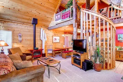 Image de Unique maison en bois privé de la cabine situé au centre, bain à remous privé, Animaux acceptés
