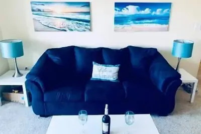 Image de Détendez-vous dans ce rénové condo de deux chambres avec vue sur la grande gulf- pour les familles