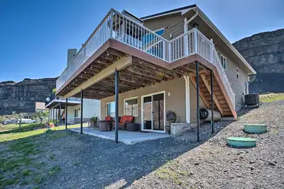 Image de Coulee City Home w / Mtn Views-Steps to Blue Lake!