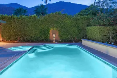 Image de Le nid - Fabuleux 2 Br / 2 Bath / Sleeps 4. Marcher en ville!