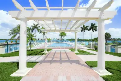 Image de Brand New - Plage privée sur Siesta Key, Sunrises Bay, piscines chauffées / Hot tub, Tennis, Fitness, WiFi