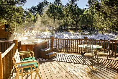 Image de «Lacy's Log Cabin» Alto Home w / Mountain Views!