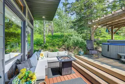 Image de Cozy Lead Cabin \"Deep Snow\" - Des pas vers le ski!