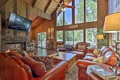 Image de Amazing Lake Arrowhead Home Entouré par la nature!