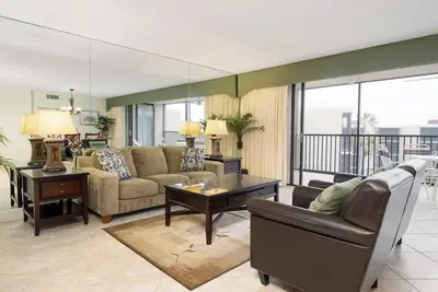 Image de Gulf View, unité de deux chambres avec Den - cadran solaire S302