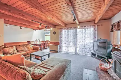 Image de Maison de ville spacieuse Bartlett 10 minutes pour Attitash!