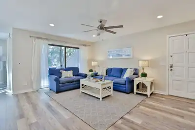 Image de Nouveau sur le marché! Villa avec 3 chambres et 2 salles de bain. Piscine communautaire et tennis en terre battue, vélos gratuits