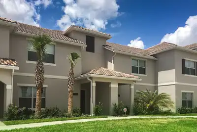 Image de Luxurious Pool Townhouse à quelques minutes de Disney