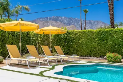 Image de Mellow Yellow Butterfly - En vedette sur Modernism Week Home Tour