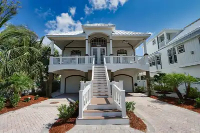Image de Situé sur Andy Rosse Lane sur Captiva Island, à seulement 140 pieds de la plage! Accueil Antilles