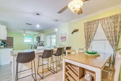 Image de Waterfront Hernando Beach Home w / Dock & Hot Tub!
